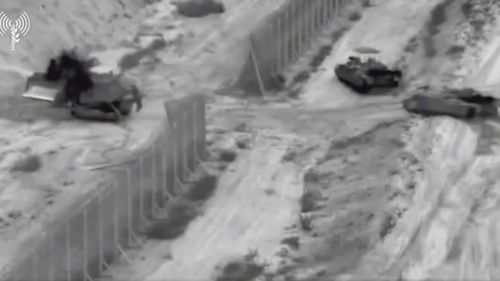 Forțele terestre și avioanele de luptă ale Israelului au efectuat un raid în centrul Fâșiei Gaza
