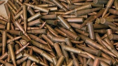 Peste o mie de cartuşe din Primul Război Mondial, descoperite în albia Oltului