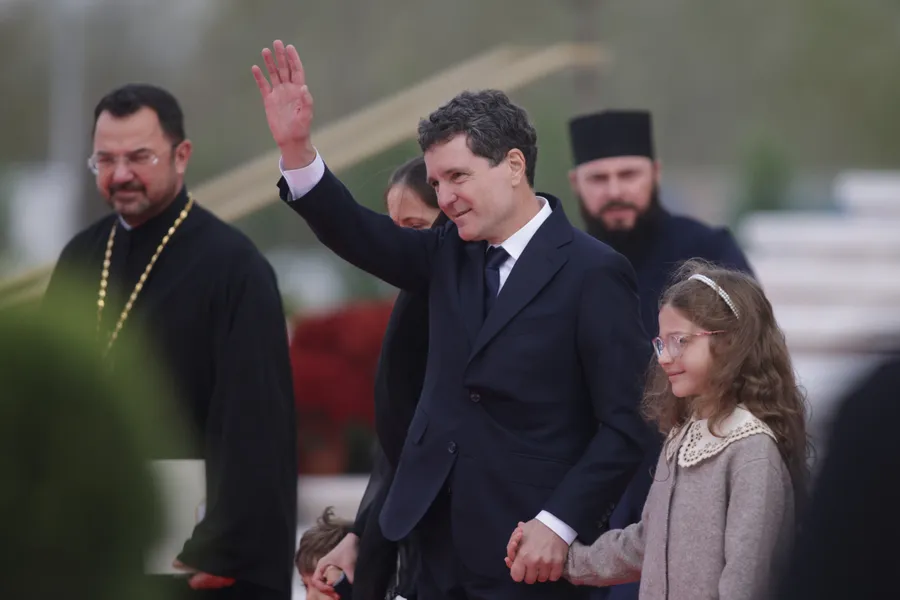 sfintire catedrala mantuirii neamului sfantul andrei patriarhul daniel nicusor dan mirabela gradinaru maia sandu