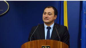 VIDEO 25.000 de euro pentru sociologul bătăuș Mirel Palada ca să studieze traficul din București. Contract cu dedicație de la una din companiile lui Firea