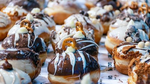 VIDEO „Fântâna de sănătate”: Gustările dintre mese ne sunt utile, dar cât sunt de sănătoase? Cum controlăm mâncatul emoțional și ce este recomandat pentru copii?