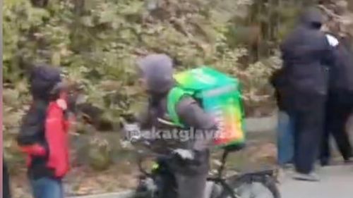 În Ekaterinburg, adolescenții ruși atacă tramvaiele cu petarde și pietre. Primăria a calificat situația drept „critică” și a solicitat ajutorul Ministerului Afacerilor Interne