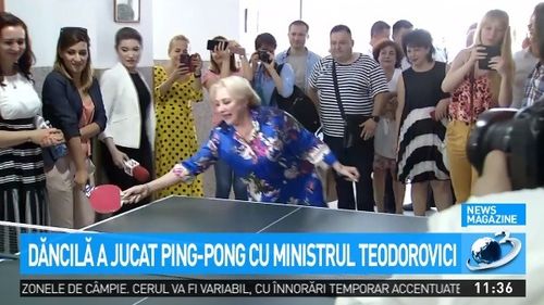 Dăncilă, campanie de umanizare: ping-pong cu Teodorovici și plimbări pe plajă la Sulina