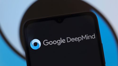 CEO-ul Google DeepMind: Inteligenţa artificială capabilă să depăşească oamenii în orice sarcină va deveni realitate în următorii 5 până la 10 ani