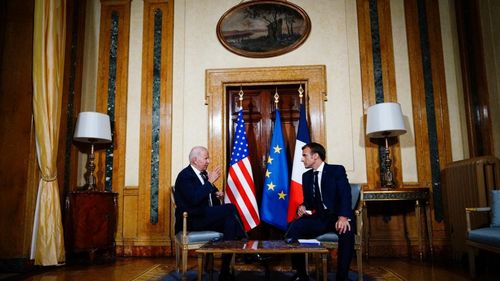 Joe Biden va vorbi marți cu Emmanuel Macron despre criza dintre Rusia și Ucraina – surse