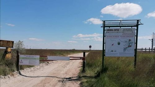 Autoritățile au deschis un dosar penal pentru intrarea cu mașinile pe Grindul Chituc, aflat în zona de strictă protecție din Delta Dunării