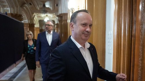 Adrian Câciu: La fiecare sfârşit de an apar falşii profeţi ai crizei, toţi plăvanii, glăvanii, păunii şi alte personaje dornice de celebritate toxică, care, după ce aruncă cu minciuni şi nu răspund pentru ele