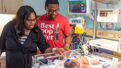 Un copil din Statele Unite s-a născut în ziua de 11 septembrie, la ora 9:11 şi a cântărit 9,11 livre (4,3 kg))