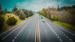 Prefectul de Covasna cere oficial CNAIR modificarea traseului autostrăzii Brașov - Bacău / Oficialul a trimis companiei de drumuri o petiție semnată de 1.000 de persoane