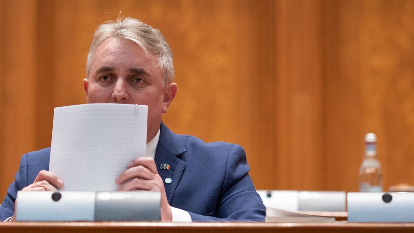 AUR: Lucian Bode viciază profund imaginea Ministerului de Interne / Orice zi în care rămâne în funcţie reprezintă o sfidare a românilor, dar mai ales a mediului academic