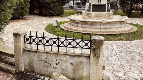 Clotilde Armand anunţă că scuarul monumentului Luigi Cazzavillan a fost distrus / Va propune Consiliului Local al Sectorului 1 finanţarea restaurării monumentului  