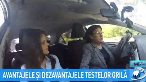 Ecaterina Andronescu la volan fără centură de siguranță, în timp ce dă interviu la Antena 3 – HotNews.ro