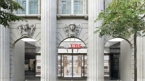 Discuţiile privind salvarea Credit Suisse continuă duminică / UBS cere guvernului elveţian garanţii de 6 miliarde de dolari în cazul preluării băncii