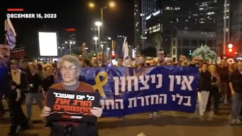 Sute de persoane au ieși să protesteze în Tel Aviv după ce trei ostatici în Fâșia Gaza au fost uciși accidental de armata Israelului
