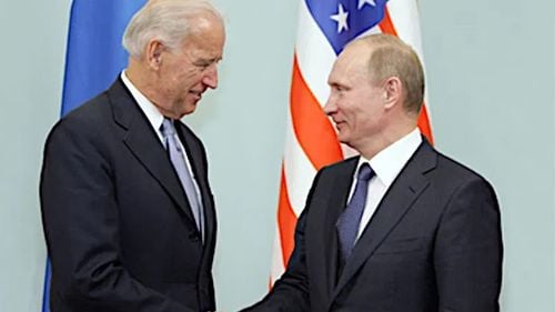 Jocul de-a invazia în Ucraina. Biden și Putin se confruntă live într-un război informațional cu audiență globală
