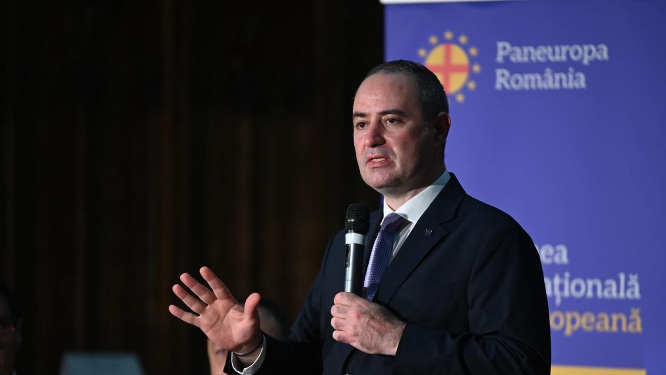 UPDATE: Partidul DREPT îi cere explicații ministrului Finanțelor, Alexandru Nazare, despre cele două firme pe care le deține, ambele inactive și cu datorii. Nazare: Datoriile sunt către asociați, nu către stat / Firma nu e inactivă, a fost o eroare a ANAF