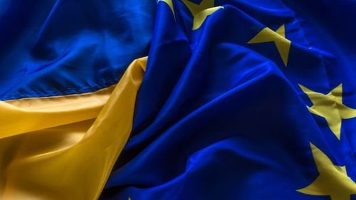 Opt state cer prin președinții lor ca UE să acorde imediat Ucrainei statutul de țară candidată / România vrea aderare rapidă pentru Ucraina și Republica Moldova