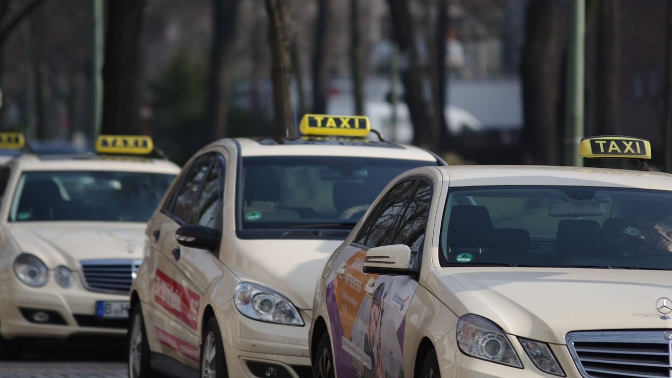 ”Verstappen conduce ca taximetriștii din Roma” / Gluma șefului echipei de F1 Mercedes înfurie șoferii din capitala Italiei / ”Piloții lor nu ar rezista o oră în traficul de aici!”