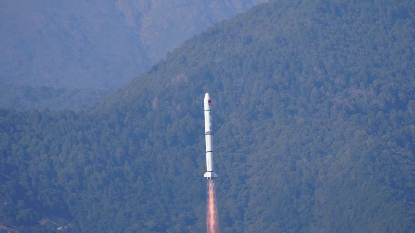 China lansează sonda Einstein, concepută pentru a depista explozii de raze X care ar putea ajuta la descoperirea fenomenelor misterioase legate de găurile negre și fuziunea stelelor