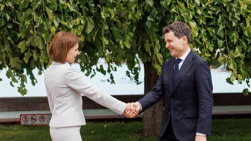 VIDEO Nicușor Dan, vizită neoficială în Republica Moldova: participă împreună cu președinta Maia Sandu la Festivalul Lupilor