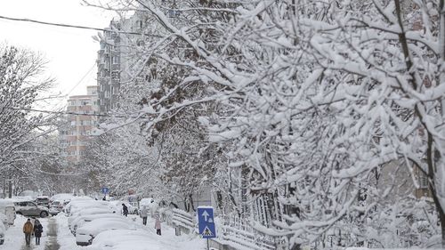Meteorologii anunță ploaie, lapoviţă şi ninsori până spre sfârşitul săptămânii în cea mai mare parte a țării. De săptămâna viitoare, vremea se mai încălzeşte
