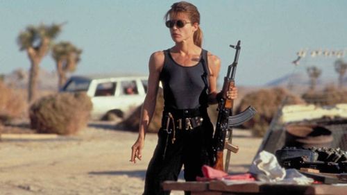Linda Hamilton nu ar mai juca într-un nou film „Terminator”: „Povestea a fost spusă” / Totuși, Skynet este un subiect de actualitate în era inteligenței artificiale