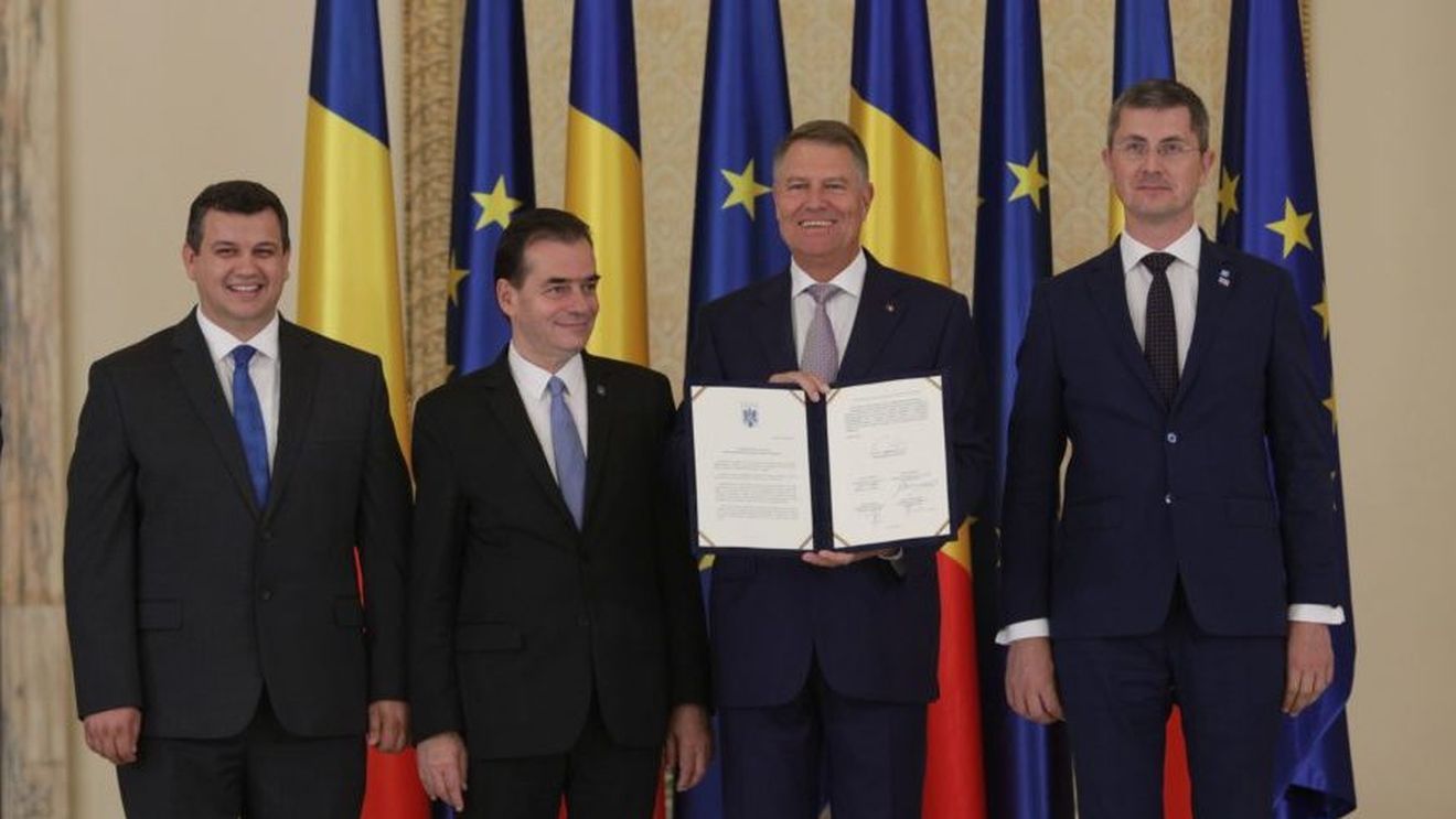 VIDEO Ponta și-a anunțat candidatura la prezidențialele din 2024 în fața lui Iohannis la Palatul Cotroceni