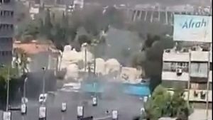 UPDATE VIDEO Dispozitiv exploziv detonat lângă hotelul din Damasc care îl găzduiește pe Macron în timpul vizitei sale în Siria / 18 răniți, inclusiv patru ofițeri de poliție