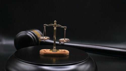 Parchetul general analizează posibilitatea juridică de a declara o cale de atac împotriva sentinței prin care foștii ofițeri de securitate Marin Pârvulescu și Vasile Hodiș au fost achitați definitiv în procesul morții disidentului Gheorghe Ursu