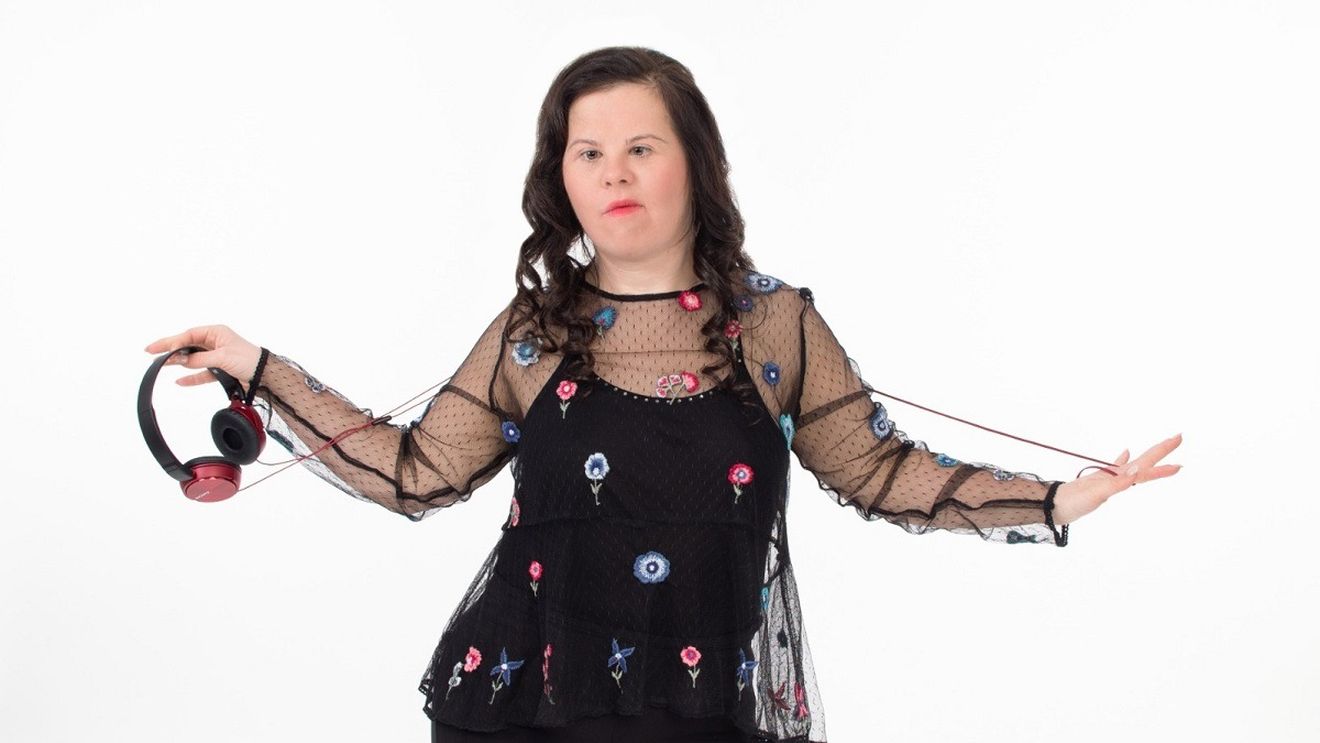 VIDEO Moda Ralucăi: „Imaginea personală este importantă, te face să te simți stăpân pe situație, iar pe cei din jur să te respecte, chiar dacă ești puțin diferit. Suntem diferiți, dar la fel - avem aceleași dorințe, bucurii și supărări”