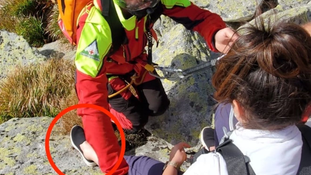 Turistă salvată cu elicopterul, în Retezat; victima purta espadrile din pânză / ”Acţiunea a avut loc pe traseul ”triunghi roşu”, la 30 de minute sub vârful Retezat”