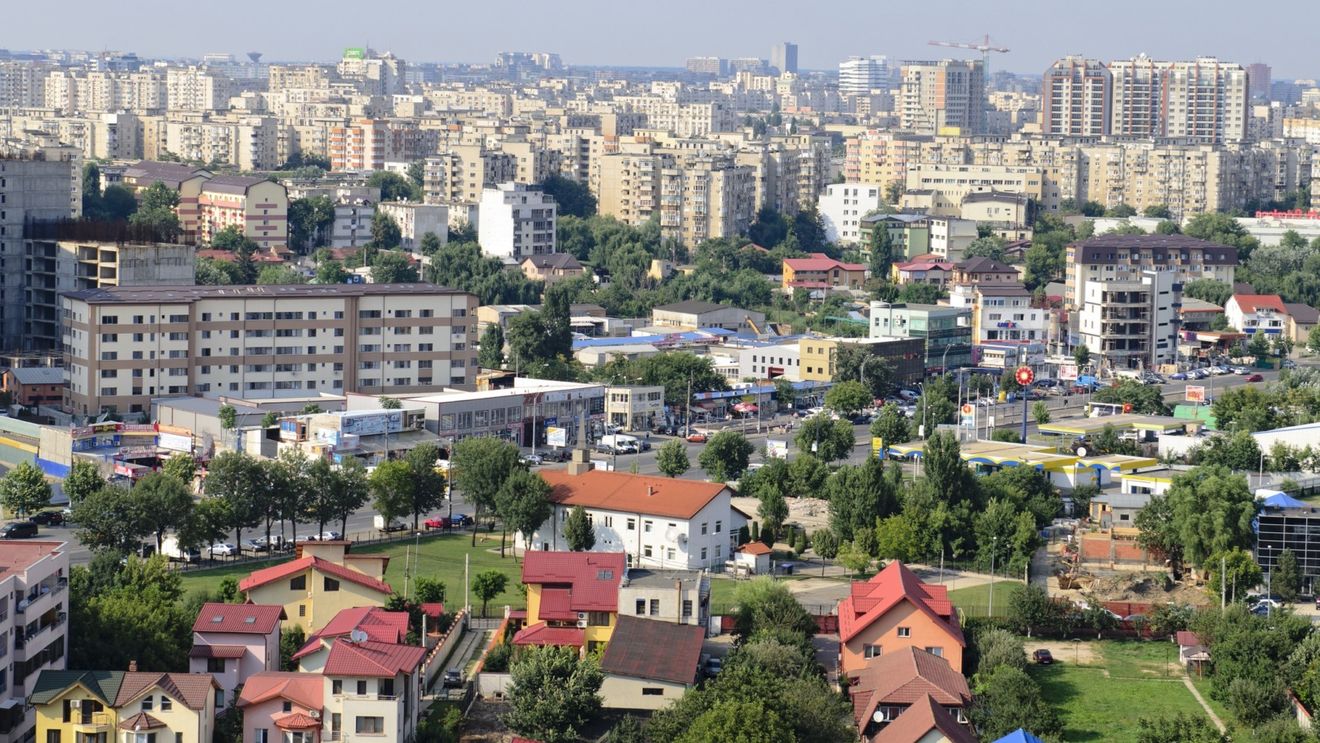 Ce apartamente caută în piață chiriașii din București și din marile orașe din țară? Analiză imobiliară: Jumătate dintre căutări vizează locuințe cu două camere/ 42% sunt pentru apartamentele construite în perioada 1977 - 2000