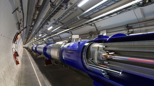 Cel mai mare accelerator de particule din lume, LHC, repornește marți, cu o energie record