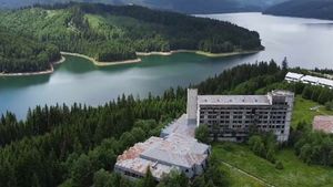 Cum arată acum stațiunea construită de Ceaușescu ca să găzduiască JO de Iarnă. A fost proiectată de arhitecți din Elveția