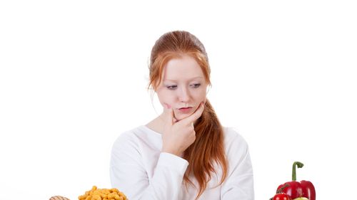 Cum pot adolescenții învăța să mănânce conștient și deprinde obiceiuri sănătoase / „Mindful eating reduce mâncatul pe fond emoțional, crește încrederea în semnalele propriului corp și susține o relație sănătoasă cu alimentația”