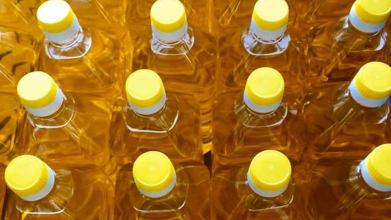 Panica uleiului: au existat comenzi online de 1.000 de litri, anunță un director de la Protecția Consumatorului. ”Limitaţi achiziţia doar la strictul necesar, e ca panica hârtiei igienice din pandemie”