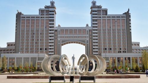 Preşedintele CA KazMunayGas a discutat cu premierul Ciolacu despre perspectivele de cooperare în sectorul energetic