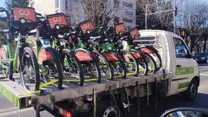Sibiul rămâne fără biciclete de închiriat / Toate cele 640 de biciclete „Sibiu Bike City” sunt blocate pe termen nedefinit / Primăria reclamă abuzuri, dar a pierdut deja un proces / SUMS acuză neplata licențelor de către Primărie