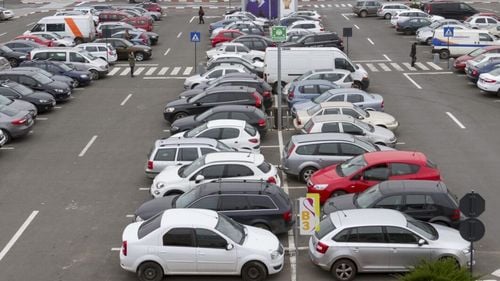 Compania Municipală Parking Bucureşti a obţinut în instanţă suspendarea executării raportului de audit întocmit de Curtea de Conturi şi repunerea în funcţie a directorului general