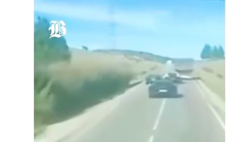 VIDEO Accident cu mașini de peste 7 milioane de euro în Maroc / Două autoturisme Bugatti Chiron se lovesc în timp ce încearcă să depășească un camion