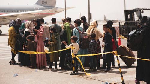 Peste 9.000 de afgani încă se află în bazele militare americane din Germania, după mai mult de o lună de la încheierea evacuărilor din Kabul