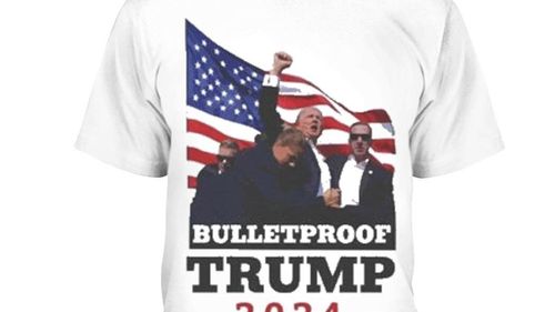 Tricourile cu Trump, produse în China, devin un succes în comerţul online după tentativa de asasinat: "Bulletproof", "Legends Never Die" , "Shooting Makes Me Stronger"