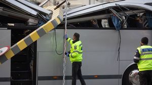 Cătălin Drulă, despre accidentul grav din Pasajul Unirii: ”Prefectul Greblă și oficialitățile au mințit/ Preliminatorul este incorect amplasat/ Primăria Sector 4 n-a catadicsit să trimită o nacelă să readucă pe poziție lanțurile date peste cap ale prelimitatorului”