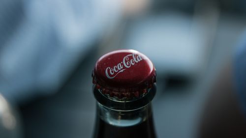 Coca-Cola şi Starbucks au solicitat să-şi înregistreze din nou mărcile comerciale în Rusia pentru a-şi proteja drepturile de proprietate intelectuală