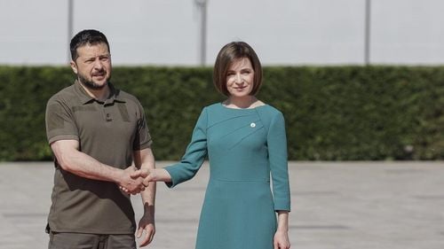 Zelenski, mesaj în limba română, la summitul din Moldova