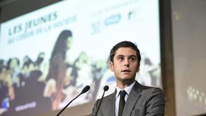 Respectul pentru autoritate se învață în familie și la școală, spune premierul Franței, care anunță muncă „de tip educativ” în folosul comunității pentru tinerii delincvenți