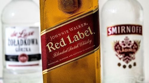 Cel mai mare producător de băuturi spirtoase din lume se retrage din Rusia