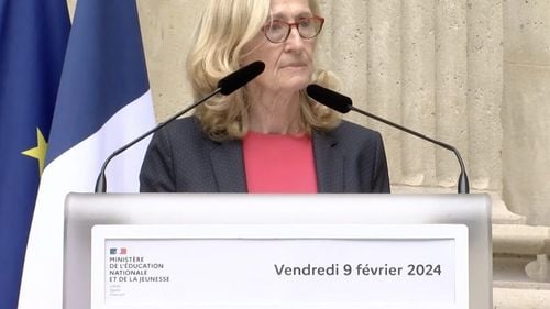Cine este noua ministră a Educației din Franța, Nicole Belloubet: tehnocrată de stânga, profesor de drept public și fost ministru al Justiției, a contestat în trecut centralizarea impusă școlilor
