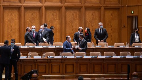 Comisia juridică a Senatului, aviz favorabil pentru candidații la CCR: Iulia Scântei, Peter Ecksterin-Kovacs şi Radu Ghidău