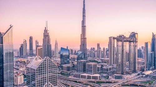 28 de elevi din Vrancea sunt blocați în Dubai. Ei au plecat în vacanță cu două profesoare în ciuda riscului major de securitate din Orientul Mijlociu